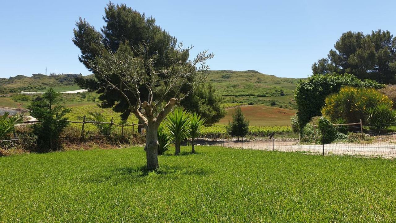 Gibbesi Country Farm Piccolo Cottage Naro Exterior photo