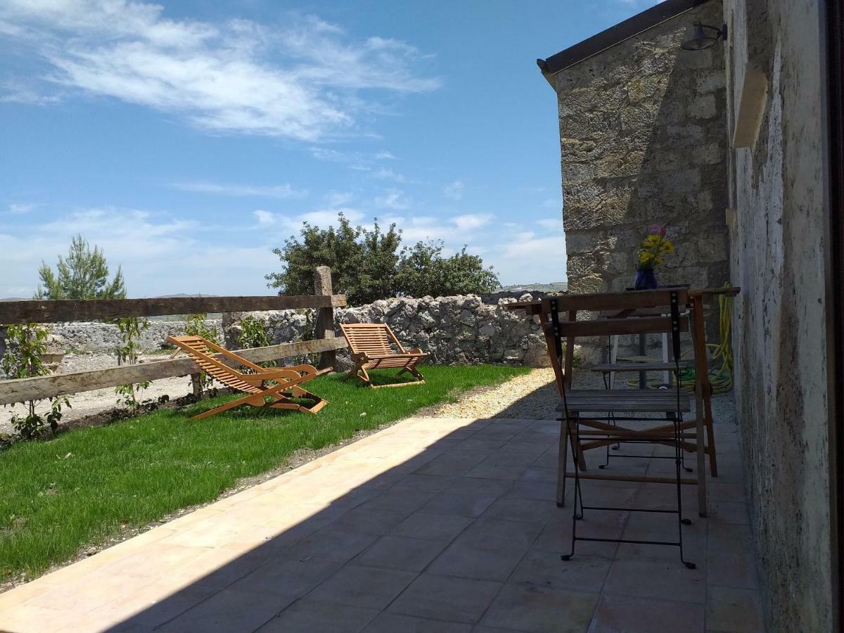 Gibbesi Country Farm Piccolo Cottage Naro Exterior photo